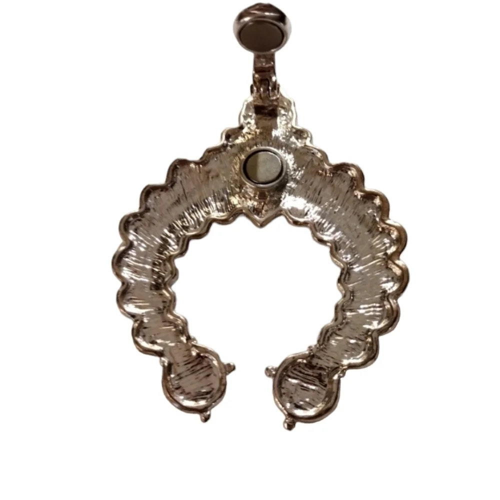 Horseshoe Magnetic Pendant NWOT